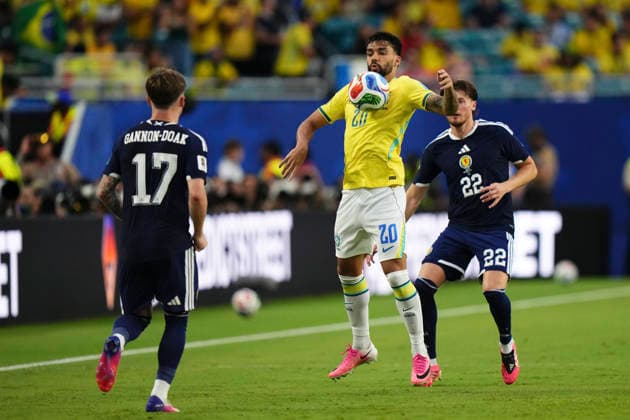 Scotland v Brazil: Group C - FIFA World Cup, WM, Weltmeisterschaft, Fussball 2026 Lucas Paqueta of Brazil controls the ball during the FIFA World Cup 2026 Group C match between Scotland and Brazil at Miami Stadium on June 24, 2026 in Miami, United States. Miami Gardens FL United States  Copyright: xJosexBretonx originalFilename:bretonhernandez-scotland260624_npx7C.jpg