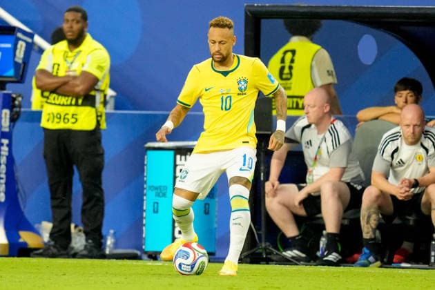 Neymar Jr (Brazil) controls the ball during the FIFA World Cup, WM, Weltmeisterschaft, Fussball 2026 Group C match between Scotland and Brazil at Miami Stadium on June 24, 2026 in Miami, United States. (Photo by Alex Gottschalk DeFodi Images) - *** Neymar Jr. of Brazil controls the ball during the 2026 FIFA World Cup Group C match between Scotland and Brazil at Miami Stadium on June 24, 2026, in Miami, United States. Photo by Alex Gottschalk, DeFodi Images