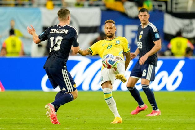 Lewis Ferguson (Scotland) und Neymar Jr (Brazil) battle for the ball during the FIFA World Cup, WM, Weltmeisterschaft, Fussball 2026 Group C match between Scotland and Brazil at Miami Stadium on June 24, 2026 in Miami, United States. (Photo by Alex Gottschalk DeFodi Images) - *** Lewis Ferguson of Scotland and Neymar Jr. of Brazil battle for the ball during the 2026 FIFA World Cup Group C match between Scotland and Brazil at Miami Stadium on June 24, 2026, in Miami, United States. Photo by Alex Gottschalk, DeFodi Images