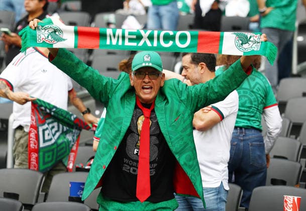 A supporter of Mexico cheers for his team before the start of a FIFA World Cup, WM, Weltmeisterschaft, Fussball match against Czechia at Mexico City Stadium in Mexico City, Mexico, on Wednesday, June 24, 2026.  MEX20260624801 CHRISTIANxBRUNSKILL