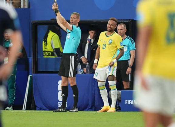 Neymar Jr (Brazil) looks on during Scotland and Brazil, Group L FIFA World Cup, WM, Weltmeisterschaft, Fussball 2026, Miami Stadium, Boston, USA on June 24, 2026. Thor Wegner DeFodi Images. (Photo by DeFodi Images) - *** Neymar Jr. of Brazil watches the action during the match between Scotland and Brazil in Group L of the 2026 FIFA World Cup at Miami Stadium in Boston, USA, on June 24, 2026. Photo by Thor Wegner, DeFodi Images