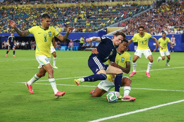 FIFA World Cup, WM, Weltmeisterschaft, Fussball 2026: Scotland v Brazil MIAMI, USA - 24th June 2026: Scott McTominay of Scotland holds off the challenge from Gabriel Magalhaes of Brazil during the FIFA World Cup 2026 Group C match between Scotland and Brazil at Miami Stadium Miami Miami Stadium United States of America Copyright: xCraigxMercerx xPeakxActionxPhotosx