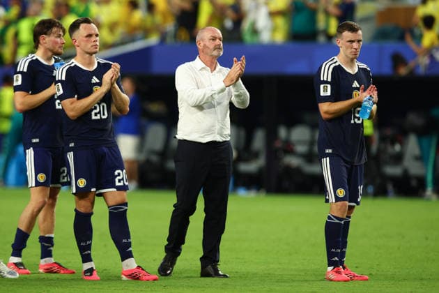 FIFA World Cup, WM, Weltmeisterschaft, Fussball 2026: Scotland v Brazil MIAMI, USA - 24th June 2026: Scotland Head Coach Steve Clarke applauds the fans after the FIFA World Cup 2026 Group C match between Scotland and Brazil at Miami Stadium Miami Miami Stadium United States of America Copyright: xCraigxMercerx xPeakxActionxPhotosx