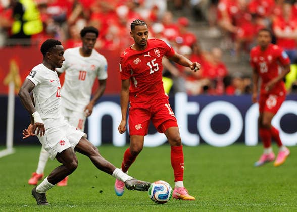 June 24, 2026, Vancouver, British Columbia, Canada: Richie Laryea 22 of Canada redirects the ball during the FIFA World Cup, WM, Weltmeisterschaft, Fussball 2026 Group B match between Switzerland and Canada at BC Place Vancouver. Vancouver Canada - ZUMAc132 20260624_fap_c132_017 Copyright: xAndrewxChinx
