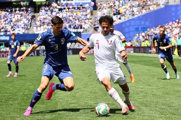 Bosnia and Herzegovina v Qatar - FIFA World Cup, WM, Weltmeisterschaft, Fussball 2026 - Group B SEATTLE, USA - JUNE 24: Ahmed Alaaeldin (7) of Qatar in action against Dennis Hadzikadunic (3) of Bosnia and Herzegovina during the 2026 FIFA World Cup First Stage Group B match between Bosnia and Herzegovina and Qatar at Lumen Field (Seattle Stadium) in Seattle, Washington, United States on June 24, 2026. Samah Zidan Anadolu Washington United States. Editorial use only. Please get in touch for any other usage.  Copyright: x2026xAnadoluxSamahxZidanx