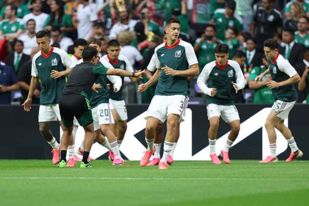 FIFA World Cup, WM, Weltmeisterschaft, Fussball 2026 - Group A - Czech Republic vs Mexico Players of Mexico warm up before the FIFA World Cup 2026 group stage match Czech Republic against Mexico in Mexico City, Mexico, 24 June 2026. Ciudad de Mexico Mexico  Copyright: xISAACxESQUIVELx