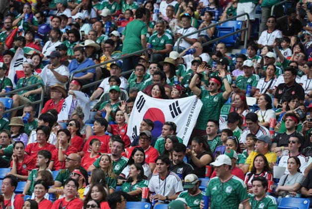 South Africa v South Korea - FIFA World Cup, WM, Weltmeisterschaft, Fussball 2026 - Group A MONTERREY, MEXICO - JUNE 24: Fans gather prior the 2026 FIFA World Cup First Stage Group A match between South Africa and South Korea at Estadio BBVA (Monterrey Stadium) in Monterrey, Mexico on June 24, 2026. Juancho Torres Anadolu Nuevo Leon Mexico. Editorial use only. Please get in touch for any other usage.  Copyright: x2026xAnadoluxJuanchoxTorresx