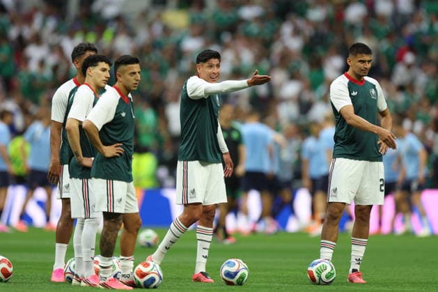 FIFA World Cup, WM, Weltmeisterschaft, Fussball 2026 - Group A - Czech Republic vs Mexico Players of Mexico warm up before the FIFA World Cup 2026 group stage match Czech Republic against Mexico in Mexico City, Mexico, 24 June 2026. Ciudad de Mexico Mexico  Copyright: xISAACxESQUIVELx