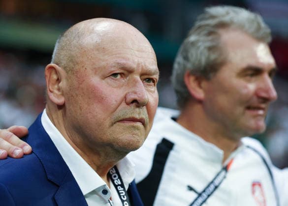 Czechia s head coach Miroslav Koubek waits for the start of a FIFA World Cup, WM, Weltmeisterschaft, Fussball match against Mexico at Mexico City Stadium in Mexico City, Mexico, on Wednesday, June 24, 2026.  MEX20260624806 CHRISTIANxBRUNSKILL