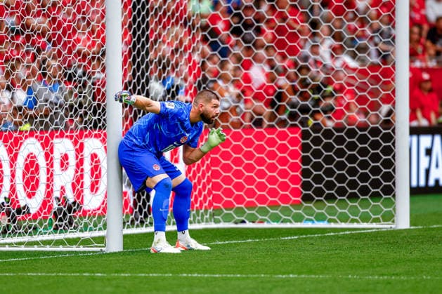 June 24, 2026, Vancouver, British Columbia, Canada: MAXIME CREPEAU (16) of Canada directs his defensive wall positioning before a free kick. Canada vs. Switzerland in FIFA World Cup, WM, Weltmeisterschaft, Fussball group stage play held at BC Place Stadium in Vancouver, BC Canada Vancouver Canada - ZUMAk184 20260624_zsp_k184_013 Copyright: xGordonxKalischx