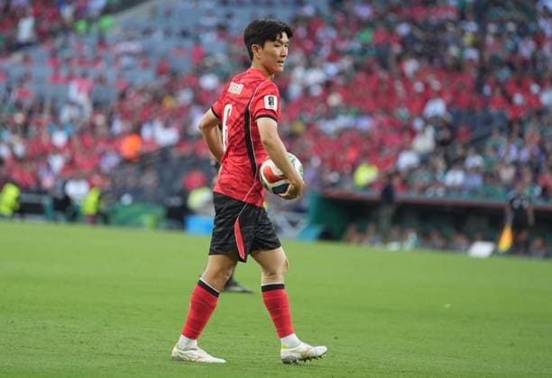 South Africa v South Korea - FIFA World Cup, WM, Weltmeisterschaft, Fussball 2026 - Group A MONTERREY, MEXICO - JUNE 24: Hwang In-beom (6) of South Korea in action during the 2026 FIFA World Cup First Stage Group A match between South Africa and South Korea at Estadio BBVA (Monterrey Stadium) in Monterrey, Mexico on June 24, 2026. Juancho Torres Anadolu Nuevo Leon Mexico. Editorial use only. Please get in touch for any other usage.  Copyright: x2026xAnadoluxJuanchoxTorresx