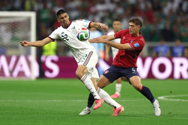 FIFA World Cup, WM, Weltmeisterschaft, Fussball 2026 - Group A - Czech Republic vs Mexico Robin Hranac (R) of Czech Republic in action against Guillermo Martinez of Mexico during the FIFA World Cup 2026 group stage match Czech Republic against Mexico in Mexico City, Mexico, 24 June 2026. Ciudad de Mexico Mexico  Copyright: xISAACxESQUIVELx