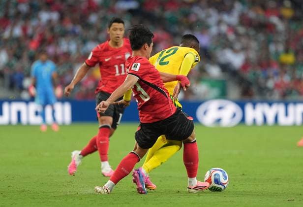 South Africa v South Korea - FIFA World Cup, WM, Weltmeisterschaft, Fussball 2026 - Group A MONTERREY, MEXICO - JUNE 24: Lee Tae-seok (13) of South Korea in action during the 2026 FIFA World Cup First Stage Group A match between South Africa and South Korea at Estadio BBVA (Monterrey Stadium) in Monterrey, Mexico on June 24, 2026. Juancho Torres Anadolu Nuevo Leon Mexico. Editorial use only. Please get in touch for any other usage.  Copyright: x2026xAnadoluxJuanchoxTorresx
