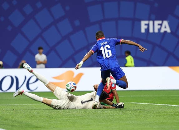 (260625) -- ATLANTA, June 25, 2026 -- Lenny Joseph (top) of Haiti vies with Morocco s goalkeeper Yassine Bounou (bottom) during the group C match between Morocco and Haiti at the 2026 FIFA World Cup, WM, Weltmeisterschaft, Fussball at Atlanta Stadium in Atlanta, the United States, June 24, 2026. ) (SP)U.S.-ATLANTA-FOOTBALL-FIFA WORLD CUP-GROUP C-MAR VS HTI WangxKaiyan 