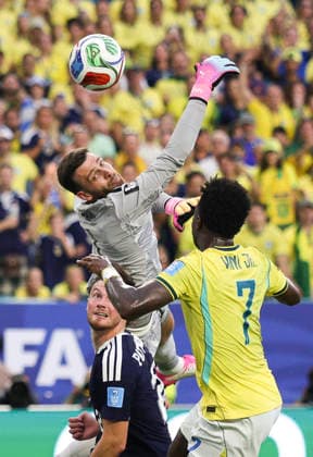 (260625) -- MIAMI, June 25, 2026 -- Vinicius Jr (front) of Brazil jump for a headball during the group C match between Scotland and Brazil at the 2026 FIFA World Cup, WM, Weltmeisterschaft, Fussball at Miami Stadium, Miami, the United States, June 24, 2026. ) (SP)U.S.-MIAMI-FOOTBALL-FIFA WORLD CUP-GROUP C-SCO VS BRA XuxZijian 
