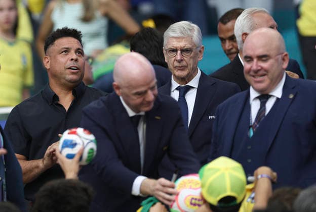 (260625) -- MIAMI, June 25, 2026 -- Former Brazilian footballer Ronaldo (1st L) and FIFA Chief of Global Football Development Arsene Wenger (3rd L) are seen in the stands before the group C match between Scotland and Brazil at the 2026 FIFA World Cup, WM, Weltmeisterschaft, Fussball at Miami Stadium, Miami, the United States, June 24, 2026. ) (SP)U.S.-MIAMI-FOOTBALL-FIFA WORLD CUP-GROUP C-SCO VS BRA XuxZijian 