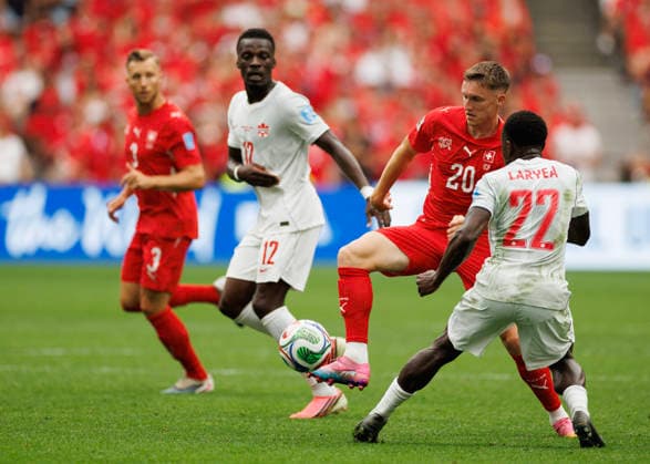 June 24, 2026, Vancouver, British Columbia, Canada: Michel Aebischer 20 of Switzerland controls the ball during the FIFA World Cup, WM, Weltmeisterschaft, Fussball 2026 Group B match between Switzerland and Canada at BC Place Vancouver. Vancouver Canada - ZUMAc132 20260624_fap_c132_020 Copyright: xAndrewxChinx