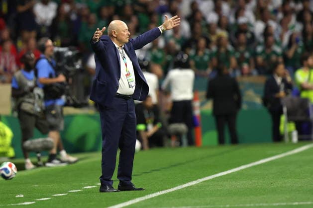 FIFA World Cup, WM, Weltmeisterschaft, Fussball 2026 - Group A - Czech Republic vs Mexico Czech Republic s head coach Miroslav Koubek gives instructions during the FIFA World Cup 2026 group stage match Czech Republic against Mexico in Mexico City, Mexico, 24 June 2026. MEXICO CITY Mexico  Copyright: xISAACxESQUIVELx