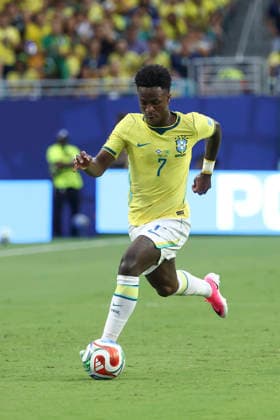 MIAMI GARDENS, FL - JUNE 24: Brazil forward Vinicius Junior (7) attacks with the ball in the first half during the FIFA World Cup, WM, Weltmeisterschaft, Fussball 2026 Group C match between Scotland and Brazil on Wednesday, June 24, 2026 at Miami Stadium in Miami Gardens, FL (Photo by Peter Joneleit Icon Sportswire) SOCCER: JUN 24 FIFA World Cup 26 Group C - Scotland vs Brazil EDITORIAL USE ONLY Icon260624086