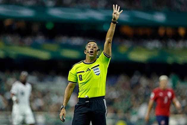 June 24, 2026, Mexico City, Mexico City, Mexico: Argentine FIFA referee Yael Falcon Perez gestures during the match between Mexico and Czech Republic for the 3st round of the group A of the FIFA World Cup, WM, Weltmeisterschaft, Fussball 2026, at Mexico City Stadium, in Mexico City, Mexico on June 24. 2026. Photo: DiaEsportivo Mexico City Mexico - ZUMAh208 20260624_zsp_h208_009 Copyright: xHeulerxAndreyx