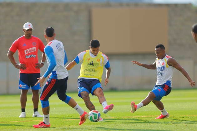 FIFA World Cup, WM, Weltmeisterschaft, Fussball 2026 - Colombia training session in Guadalajara Juan Camilo Hernandez (C) and Jaminton Campaz (R) of Colombia take part in a training session in preparation for the FIFA World Cup 2026 match Colombia against Portugal in Guadalajara, Mexico, 24 June 2026. GUADALAJARA Mexico  Copyright: xFRANCISCOxGUASCOx