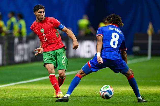 ATLANTA, GA - JUNE 24: Achraf Hakimi 2 of Morocco passes the ball as Martin Experience 8 of Haiti defends during the FIFA World Cup, WM, Weltmeisterschaft, Fussball 2026 Group C match between Morocco and Haiti on June 24th, 2026 at Atlanta Stadium in Atlanta, GA. (Photo by Rich von Biberstein Icon Sportswire) SOCCER: JUN 24 FIFA World Cup 26 Group C - Morocco vs Haiti EDITORIAL USE ONLY Icon260624056