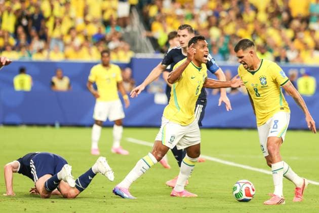 RECORD DATE NOT STATED FIFA World Cup, WM, Weltmeisterschaft, Fussball 2026 - Group C - Scotland v Brazil Alex Sandro and Bruno Guimaraes players of Brazil during the match between Scotland and Brazil in the third round of Group C of the 2026 FIFA World Cup group stage at Miami Stadium, in Florida, United States, on Wednesday, June 24, 2026.(Foto: Vanessa Carvalho Brazil Photo Press IMAGO) Sports Copyright: xVanessaxCarvalhox