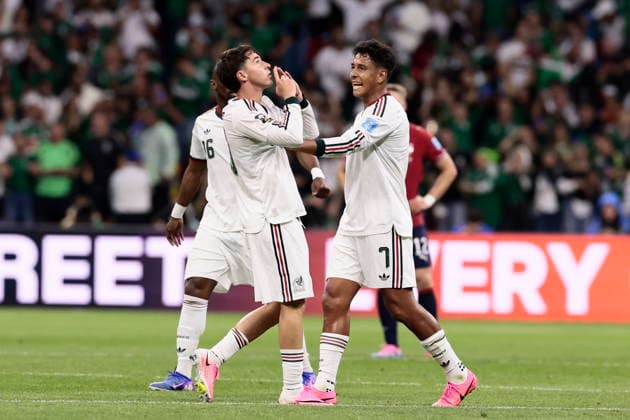 FIFA World Cup, WM, Weltmeisterschaft, Fussball 2026 - Group A - Czech Republic vs Mexico Mateo Chavez (L) of Mexico celebrates after scoring a goal during the FIFA World Cup 2026 group stage match Czech Republic against Mexico in Mexico City, Mexico, 24 June 2026. MEXICO CITY Mexico  Copyright: xJOSExMENDEZx