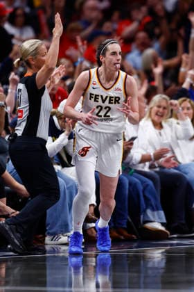 INDIANAPOLIS, IN - JUNE 24: Indiana Fever guard Caitlin Clark (22) reacts after knocking down her three pointer in the first half of play during a WNBA, Basketball Damen, USA game between the Phoenix Mercury and the Indiana Fever on June 24, 2026 at Gainbridge Fieldhouse in Indianapolis, IN. (Photo by Jeffrey Brown Icon Sportswire) WNBA: JUN 24 Phoenix Mercury at Indiana Fever EDITORIAL USE ONLY Icon002626001