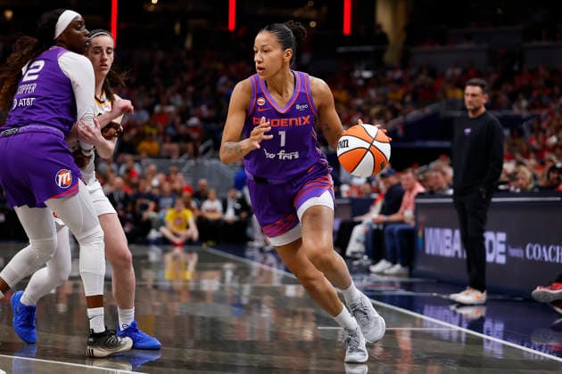 INDIANAPOLIS, IN - JUNE 24: Phoenix Mercury forward Noemie Brochant (1) drives to the basket in the first half of play during a WNBA, Basketball Damen, USA game between the Phoenix Mercury and the Indiana Fever on June 24, 2026 at Gainbridge Fieldhouse in Indianapolis, IN. (Photo by Jeffrey Brown Icon Sportswire) WNBA: JUN 24 Phoenix Mercury at Indiana Fever EDITORIAL USE ONLY Icon002626002