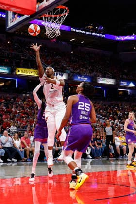 INDIANAPOLIS, IN - JUNE 24: Indiana Fever forward Myisha Hines-Allen (2) drives down the lane and goes in for two in the second half of play during a WNBA, Basketball Damen, USA game between the Phoenix Mercury and the Indiana Fever on June 24, 2026 at Gainbridge Fieldhouse in Indianapolis, IN. (Photo by Jeffrey Brown Icon Sportswire) WNBA: JUN 24 Phoenix Mercury at Indiana Fever EDITORIAL USE ONLY Icon002626020