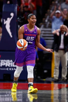INDIANAPOLIS, IN - JUNE 24: Phoenix Mercury forward Alyssa Thomas (25) reacts to the call in the fourth quarter of play during a WNBA, Basketball Damen, USA game between the Phoenix Mercury and the Indiana Fever on June 24, 2026 at Gainbridge Fieldhouse in Indianapolis, IN. (Photo by Jeffrey Brown Icon Sportswire) WNBA: JUN 24 Phoenix Mercury at Indiana Fever EDITORIAL USE ONLY Icon002626022