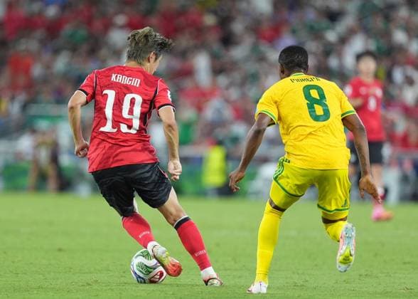 South Africa v South Korea - FIFA World Cup, WM, Weltmeisterschaft, Fussball 2026 - Group A MONTERREY, MEXICO - JUNE 24: Lee Kang-in (19) of South Korea in action against Tshepang Moremi (8) of South Africa during the 2026 FIFA World Cup First Stage Group A match between South Africa and South Korea at Estadio BBVA (Monterrey Stadium) in Monterrey, Mexico on June 24, 2026. Juancho Torres Anadolu Nuevo Leon Mexico. Editorial use only. Please get in touch for any other usage.  Copyright: x2026xAnadoluxJuanchoxTorresx