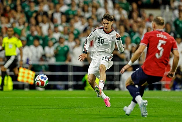 June 24, 2026, Mexico City, Mexico City, Mexico: Mateo Chavez of Mexico scores the first goal of his team during the match between Mexico and Czech Republic for the 3st round of the group A of the FIFA World Cup, WM, Weltmeisterschaft, Fussball 2026, at Mexico City Stadium, in Mexico City, Mexico on June 24. 2026. Photo: DiaEsportivo FIFA World Cup 2026, Mexico Vs Czech Republic, Mexico City, Mexico  - ZUMAh208 20260624_zsp_h208_020 Copyright: xHeulerxAndreyx