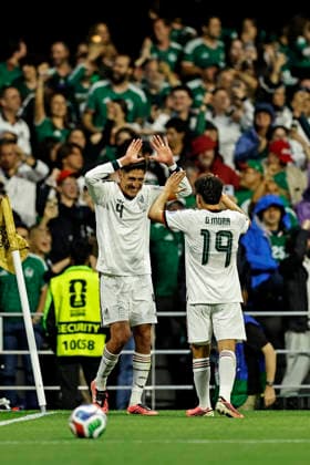 June 24, 2026, Mexico City, Mexico City, Mexico: Edson Alvarez and Gilberto Mora of Mexico celebrates the first goal of his team scored by Julian QuioÂ±ones during the match between Mexico and Czech Republic for the 3st round of the group A of the FIFA World Cup, WM, Weltmeisterschaft, Fussball 2026, at Mexico City Stadium, in Mexico City, Mexico on June 24. 2026. Photo: DiaEsportivo Mexico City Mexico - ZUMAh208 20260624_zsp_h208_018 Copyright: xHeulerxAndreyx