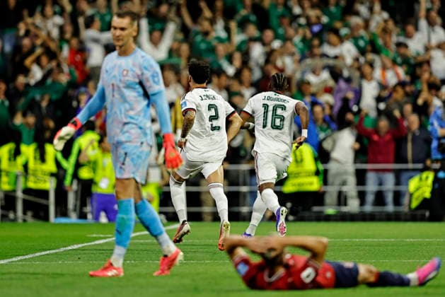 June 24, 2026, Mexico City, Mexico City, Mexico: Julian Quinones of Mexico celebrates after scoring the second goal of his team with Jorge Sanchez during the match between Mexico and Czech Republic for the 3st round of the group A of the FIFA World Cup, WM, Weltmeisterschaft, Fussball 2026, at Mexico City Stadium, in Mexico City, Mexico on June 24. 2026. Photo: DiaEsportivo Mexico City Mexico - ZUMAh208 20260624_zsp_h208_024 Copyright: xHeulerxAndreyx