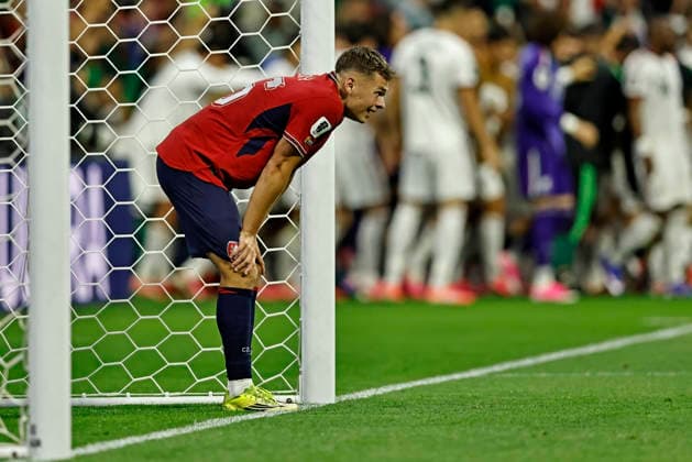 June 24, 2026, Mexico City, Mexico City, Mexico: Denis Visinsky of Czech Republic laments the first goal scored by Mateo Chavez of Mexico during the match between Mexico and Czech Republic for the 3st round of the group A of the FIFA World Cup, WM, Weltmeisterschaft, Fussball 2026, at Mexico City Stadium, in Mexico City, Mexico on June 24. 2026. Photo: DiaEsportivo Mexico City Mexico - ZUMAh208 20260624_zsp_h208_014 Copyright: xHeulerxAndreyx