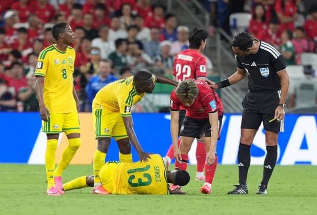 South Africa v South Korea - FIFA World Cup, WM, Weltmeisterschaft, Fussball 2026 - Group A MONTERREY, MEXICO - JUNE 24: Sphephelo Sithole (13) of South Africa gets injured during the 2026 FIFA World Cup First Stage Group A match between South Africa and South Korea at Estadio BBVA (Monterrey Stadium) in Monterrey, Mexico on June 24, 2026. Juancho Torres Anadolu Nuevo Leon Mexico. Editorial use only. Please get in touch for any other usage.  Copyright: x2026xAnadoluxJuanchoxTorresx