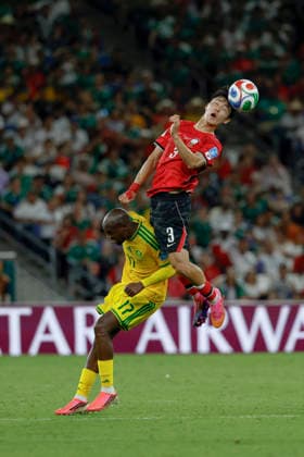 June 24, 2026, Guadalupe, Nuevo Leon, Mexico: L. Gihyuk (R) of Korea Republic battles for possession ball with E. Makgopa (L) of South Africa, during the match between South Africa and Korea Republic for the 3rd round of the group A of the FIFA World Cup, WM, Weltmeisterschaft, Fussball 2026, at Monterrey Stadium. FIFA World Cup 2026: South Africa Vs Korea Republic  - ZUMAo125 20260624_zip_o125_022 Copyright: xAntonioxOjedax