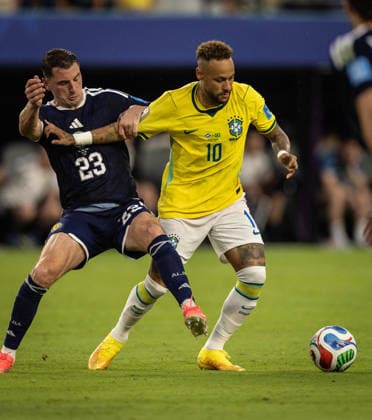 Neymar of Brazil (R) runs with the ball under pressure from Kenny McLean of Scotland (L) during a FIFA Men’s World Cup 2026 Group Stage football match between Scotland and Brazil at Miami Stadium, in Miami Gardens on June 24th 2026 (Photo by Ricardo Nogueira SPP)  Copyright: xRicardoxNogueira SPPx Sportspressphoto_SPR176085