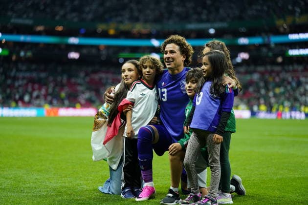 Czechia v Mexico - FIFA World Cup, WM, Weltmeisterschaft, Fussball 2026 - Group A MEXICO CITY, MEXICO - JUNE 24: Guillermo Ochoa of Mexico poses for a photo with his family after 2026 FIFA World Cup First Stage Group A match between Czechia and Mexico at Estadio Azteca (Mexico Stadium) in Mexico City, Mexico on June 24, 2026. Luciano Gonzalez Anadolu Mexico City Mexico. Editorial use only. Please get in touch for any other usage.  Copyright: x2026xAnadoluxLucianoxGonzalezx