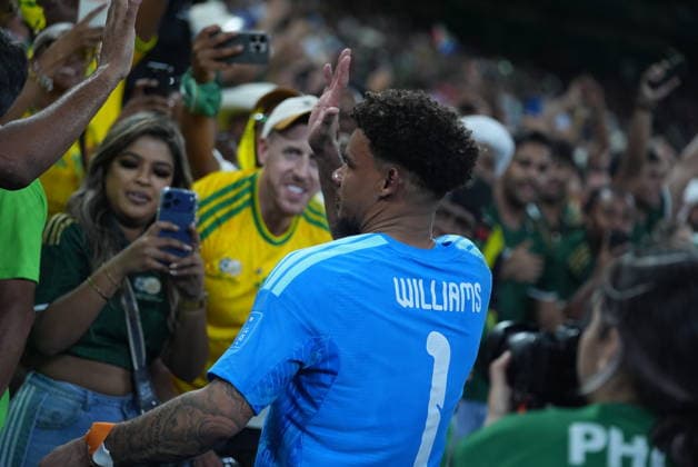South Africa v South Korea - FIFA World Cup, WM, Weltmeisterschaft, Fussball 2026 - Group A MONTERREY, MEXICO - JUNE 24: Ronwen Williams of South Africa greets the fans after the 2026 FIFA World Cup First Stage Group A match between South Africa and South Korea at Estadio BBVA (Monterrey Stadium) in Monterrey, Mexico on June 24, 2026. Juancho Torres Anadolu Nuevo Leon Mexico. Editorial use only. Please get in touch for any other usage.  Copyright: x2026xAnadoluxJuanchoxTorresx