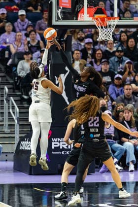 SAN FRANCISCO, CA - JUNE 24: Laeticia Amihere 3 of the Golden State Valkyries blocks a shot by Allisha Gray 15 of the Atlanta Dream during a game on June 24, 2026 at Chase Center in San Francisco, CA. (Photo by Matthew Huang Icon Sportswire) WNBA, Basketball Damen, USA JUN 24 Atlanta Dream at Golden State Valkyries EDITORIAL USE ONLY Icon260624132