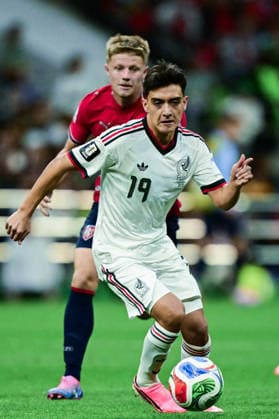 Gilberto Mora of Mexico runs with the ball during a FIFA Men’s World Cup 2026 Group Stage football match between Czechia and Mexico at Mexico City Stadium, in Mexico City on June 24th 2026 (Photo by Nayra Halm SPP)  Copyright: xNayraxHalm SPPx Sportspressphoto_SPR176103