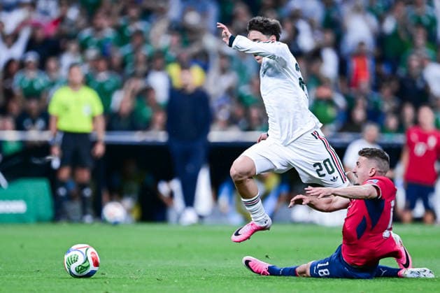 Mateo Chavez of Mexico (L) runs with the ball under pressure from Michal Sadilek of Czechia (R) during a FIFA Men’s World Cup 2026 Group Stage football match between Czechia and Mexico at Mexico City Stadium, in Mexico City on June 24th 2026 (Photo by Nayra Halm SPP)  Copyright: xNayraxHalm SPPx Sportspressphoto_SPR176108