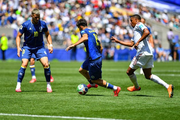 June 24, 2026: Bosnia and Herzegovina forward Kerim AlajbegoviÄ¡ (19) handles the ball on his way to scoring a 29th minute goal that gave his team a 1-0 lead during the FIFA World Cup, WM, Weltmeisterschaft, Fussball match between Bosnia - Herzegovina and Qatar in Seattle, WA.Bosnia - Herzegovina defeated Qatar 3-1. CSM Seattle United States - ZUMAc04_ 20260624_zma_c04_046 Copyright: xStevexFaberx