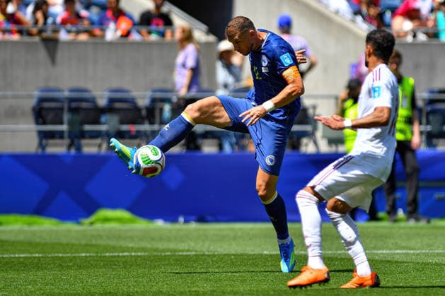 June 24, 2026: Bosnia and Herzegovina forward Edin DAÂ¾eko (11) makes contact during the FIFA World Cup, WM, Weltmeisterschaft, Fussball match between Bosnia - Herzegovina and Qatar in Seattle, WA.Bosnia - Herzegovina defeated Qatar 3-1. CSM Seattle United States - ZUMAc04_ 20260624_zma_c04_061 Copyright: xStevexFaberx