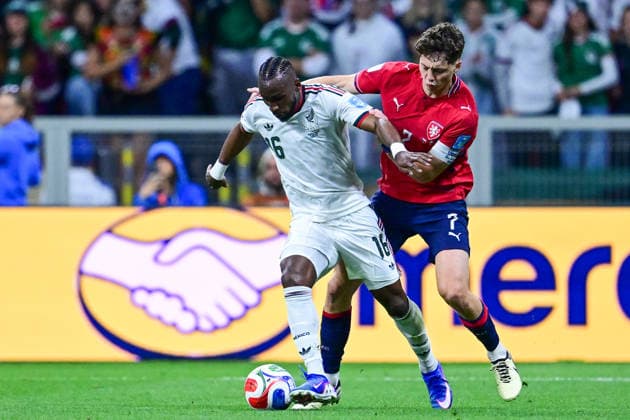 Julian Quinones of Mexico (L) runs with the ball under pressure from Ladislav Krejci of Czechia (R) during a FIFA Men’s World Cup 2026 Group Stage football match between Czechia and Mexico at Mexico City Stadium, in Mexico City on June 24th 2026 (Photo by Nayra Halm SPP)  Copyright: xNayraxHalm SPPx Sportspressphoto_SPR176131