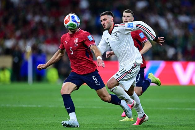 Vladimir Coufal of Czechia (L) runs with the ball under pressure from Raul Rangel of Mexico (R) during a FIFA Men’s World Cup 2026 Group Stage football match between Czechia and Mexico at Mexico City Stadium, in Mexico City on June 24th 2026 (Photo by Nayra Halm SPP)  Copyright: xNayraxHalm SPPx Sportspressphoto_SPR176133