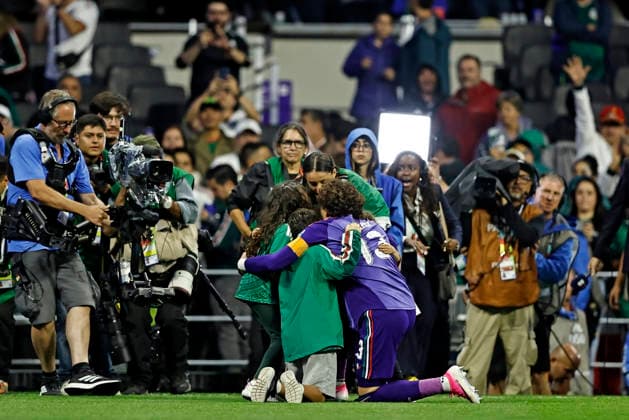 June 24, 2026, Mexico City, Mexico City, Mexico: Goalkeeper Guillermo Ochoa of Mexico celebrates a victory after the match between Mexico and Czech Republic for the 3st round of the group A of the FIFA World Cup, WM, Weltmeisterschaft, Fussball 2026, at Mexico City Stadium, in Mexico City, Mexico on June 24. 2026. Photo: DiaEsportivo Mexico City Mexico - ZUMAh208 20260624_zsp_h208_040 Copyright: xHeulerxAndreyx